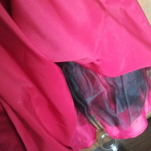 Red ball gown - Picture 4 of 4